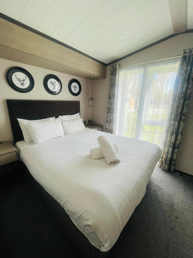 Evergreen Lodge With Hot Tub York Extérieur photo